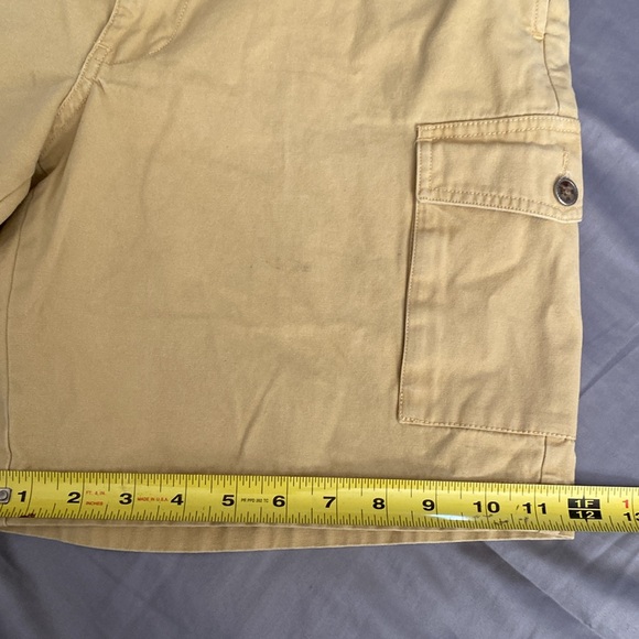 Men’s ,King Ranch brand cargo shorts, KR buttons detailing, soft & comfy - Picture 3 of 7